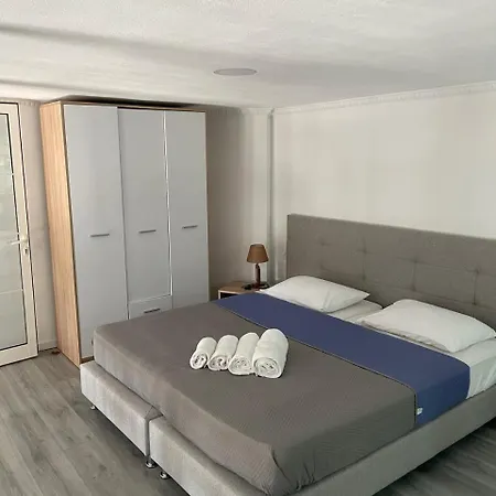 Kris Golem (Tirana)