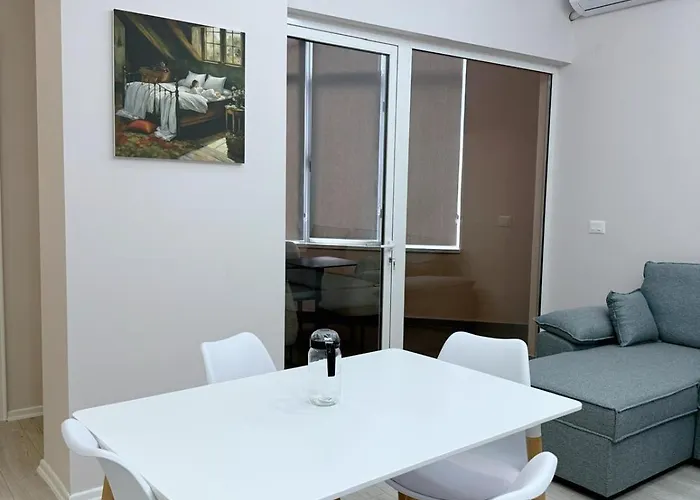 Kris * Golem (Tirana)