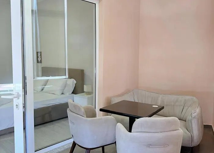 Kris * Golem (Tirana)