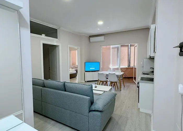 Kris * Golem (Tirana)