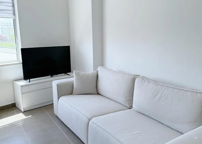 Kris * Golem (Tirana)