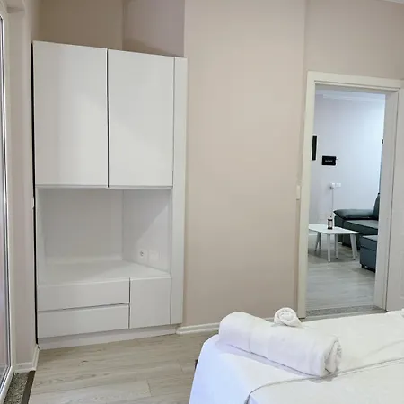 Kris דירה גולם