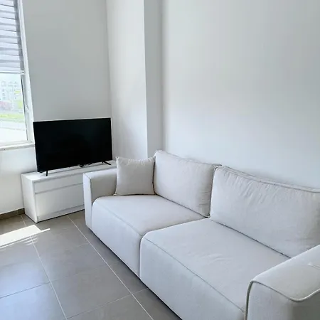 Kris * Golem (Tirana)