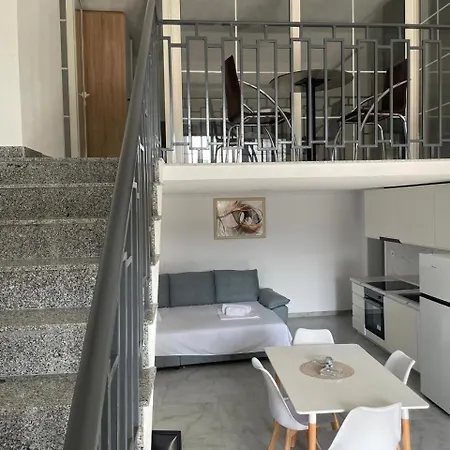 Kris Lejlighed Golem (Tirana)