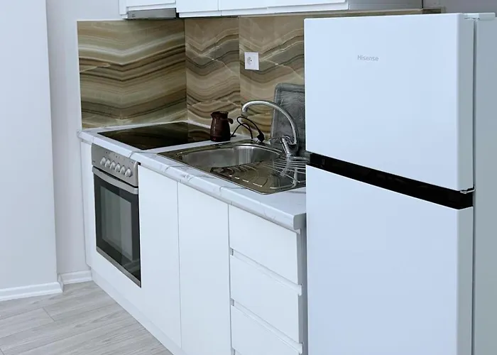 Kris * Golem (Tirana)